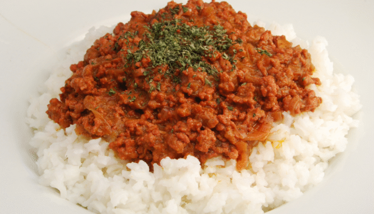 Viande hachée légumes riz repas équilibré