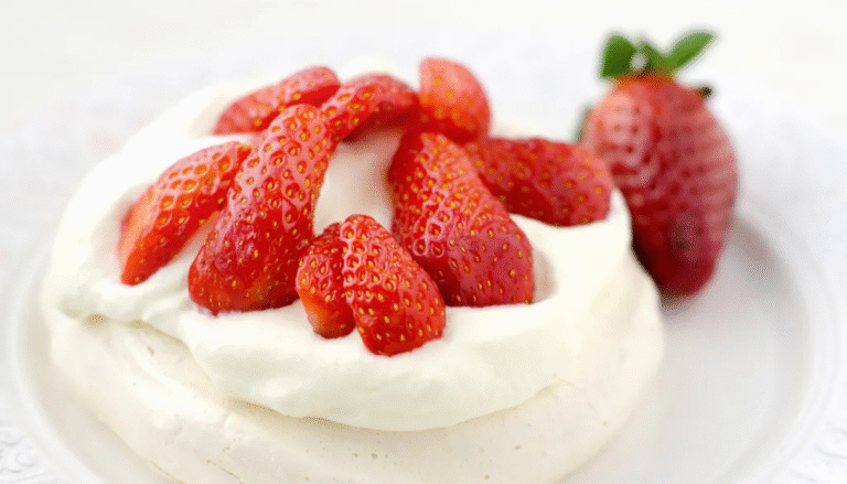 Pavlova fruits